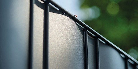 Open mesh steel panel fence sight barrier privacy screening